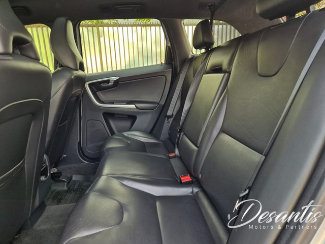 Volvo Xc60 T5 2.0 Awd Aut — foto 21 de 39