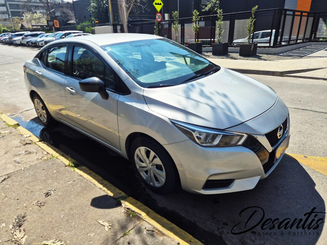 Nissan Versa Sense — foto 7 de 29