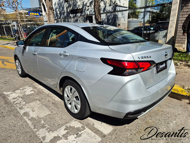 Nissan Versa Sense — foto 9 de 29