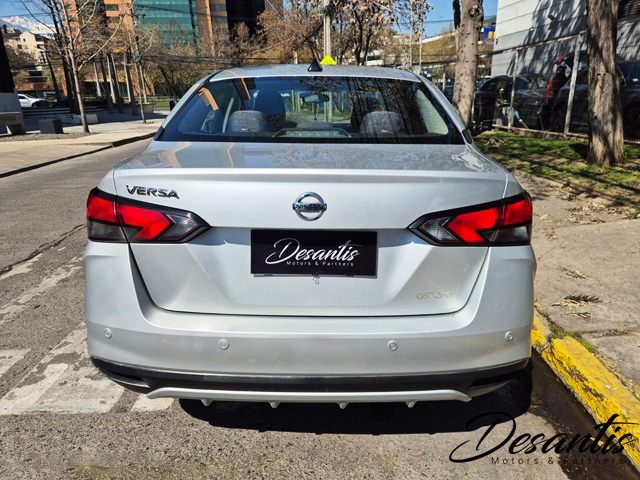 Nissan Versa Sense — foto 11 de 29