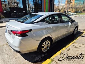 Nissan Versa Sense — foto 14 de 29
