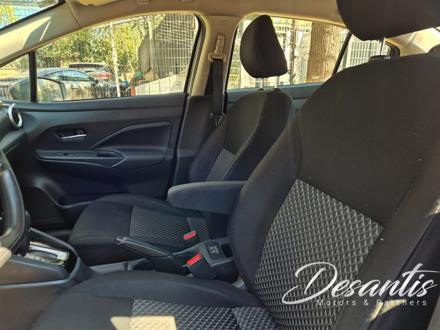 Nissan Versa Sense — foto 15 de 29
