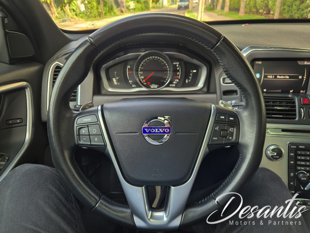 Volvo Xc60 T5 2.0 Awd Aut — foto 17 de 39